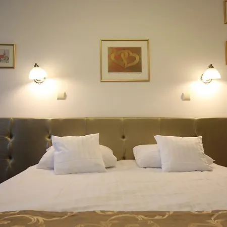Gasthuis Ferdinand Panzio 3*